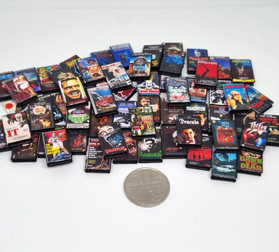Puppenhaus Miniatur Maßstab 1:12 Classic Horror Movie VHS - Wählen Sie Ihren Film!