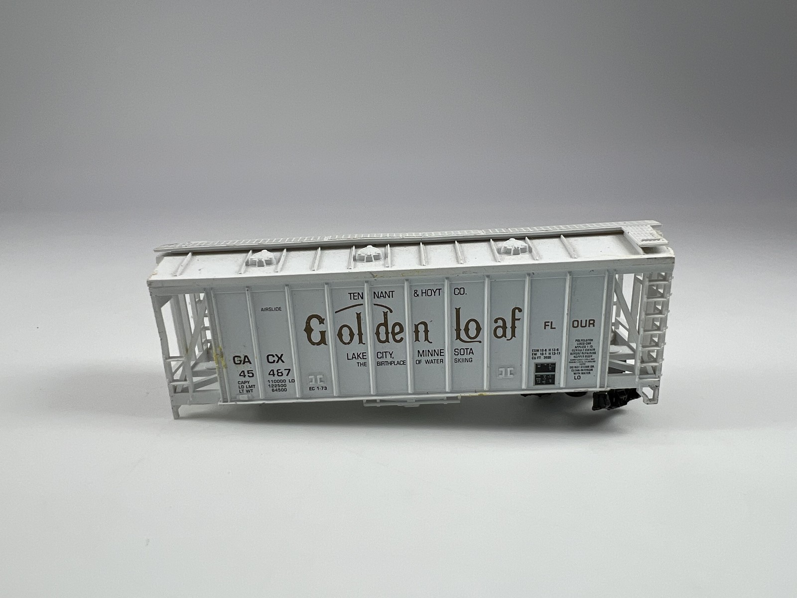 Atlas #45487 N Scale Golden Loaf Covered Hopper Car White Fair