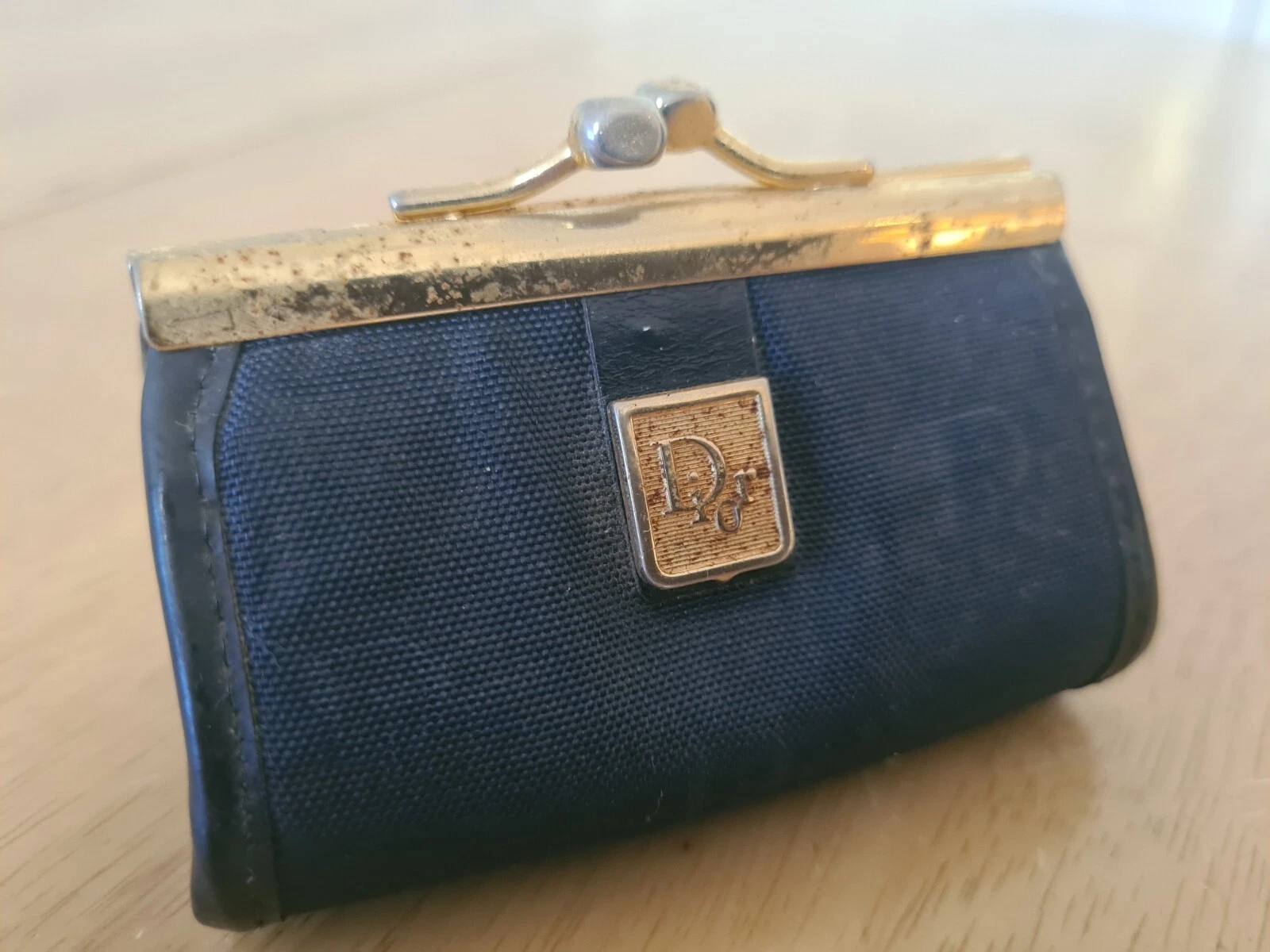 Sac à main Christian Dior change monnaie kisslock bleu or vintage