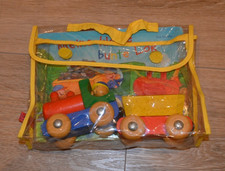 Bilderbuch-Set "Meine kleine Lok" mit einer passenden Holzeisenbahn