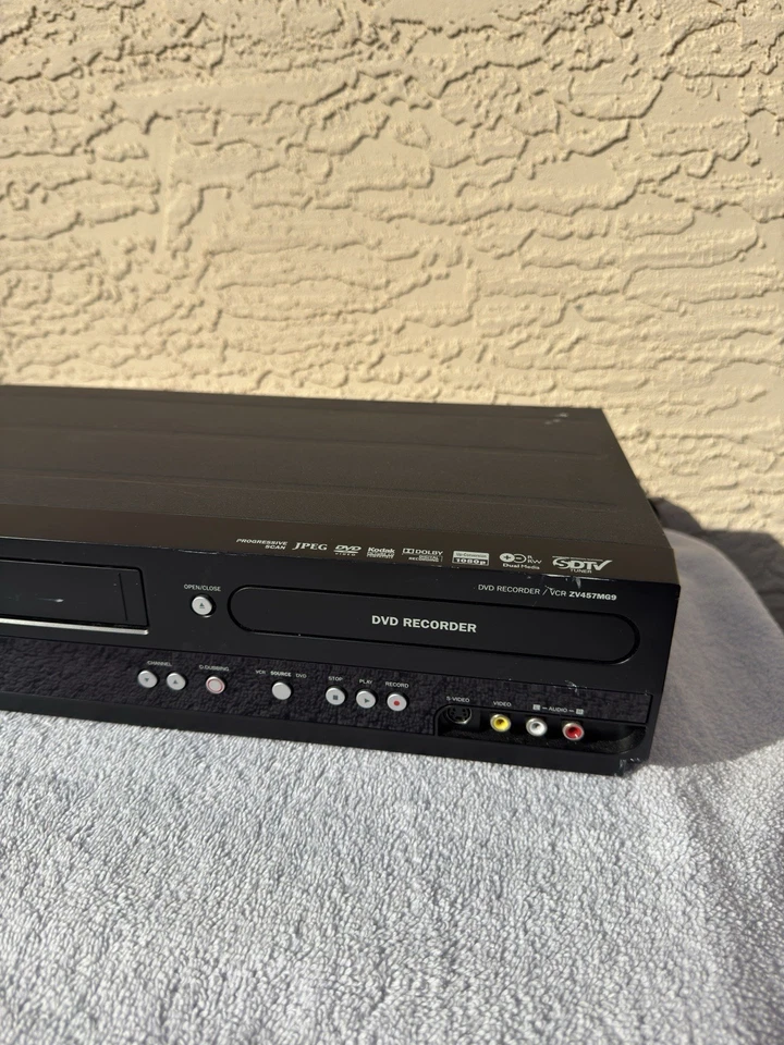 Magnavox ZV457MG9 Reproductor de DVD Grabadora VCR Combo VHS - DVD Sin Control Remoto PROBADO Foto 3 de 4