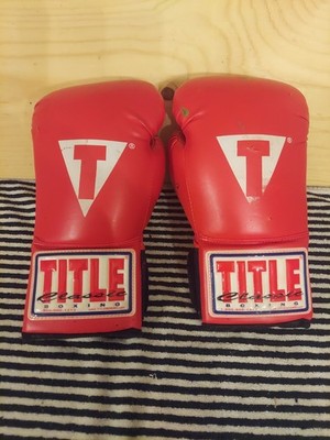 Title Classic Boxing Gloves Small Red Fitness Weighted