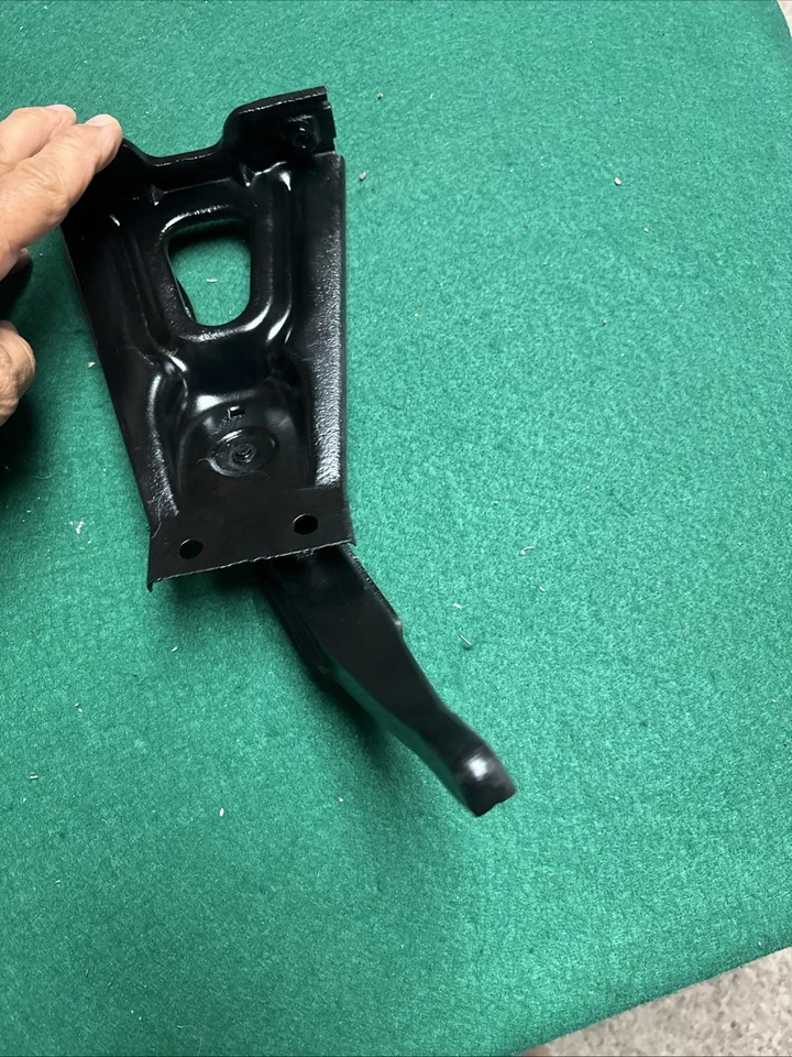 1965 Pontiac GTO trava de capô braço oscilante Lemans Tempest - Imagem 4 de 4