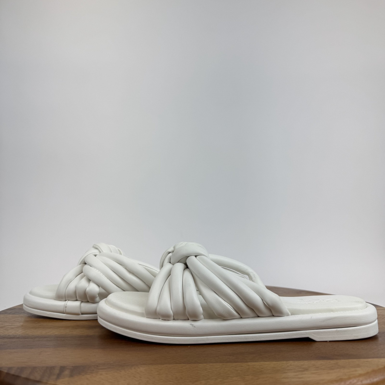 APL Sandali da donna nuovi senza scatola Seychelles Simply The Best bianchi annodati slide taglia 6 M