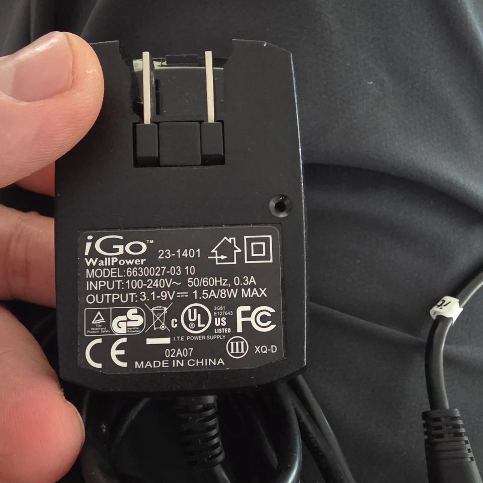 iGo - 6630027-03 10 - Adaptador/Cargador/Fuente de alimentación de aire acondicionado de pared - Salida 3,1-9 V Foto 2 de 3