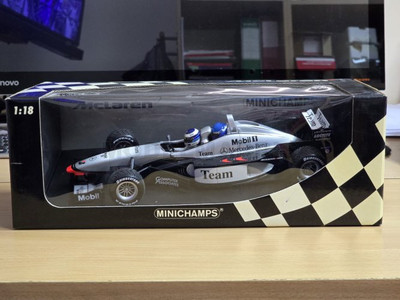 MINICHAMPS 530981878 Mclaren F1 Mercedes MP4/98T 2 Sitzer 2000 Mika & Erja Hakki