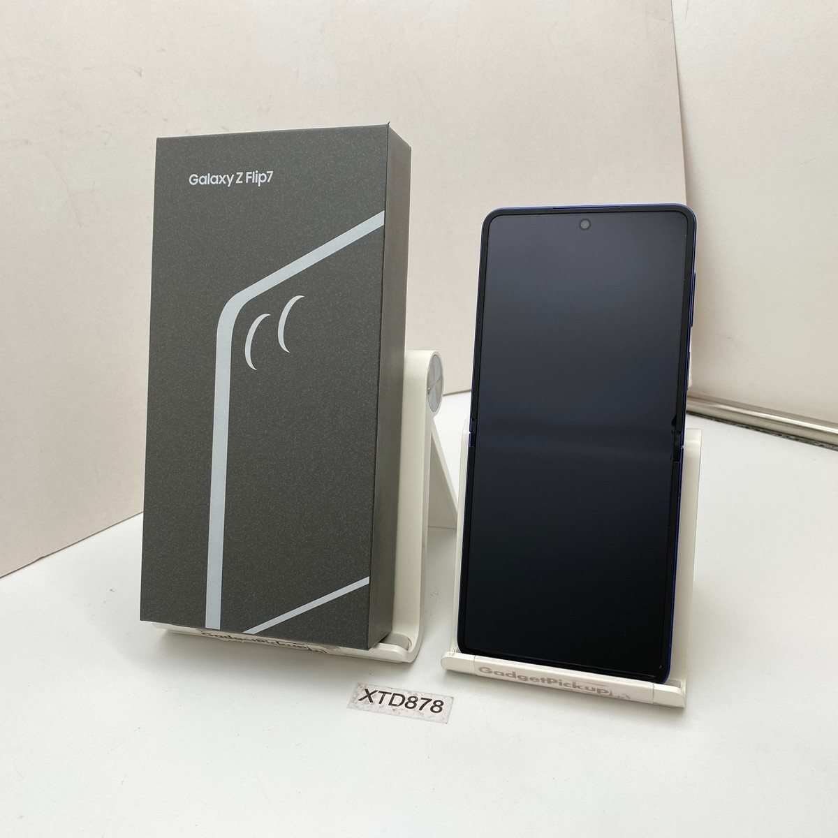 Samsung Galaxy Z Flip7 SM-F766U1 - 256GB - Blue (Unlocked). - Open