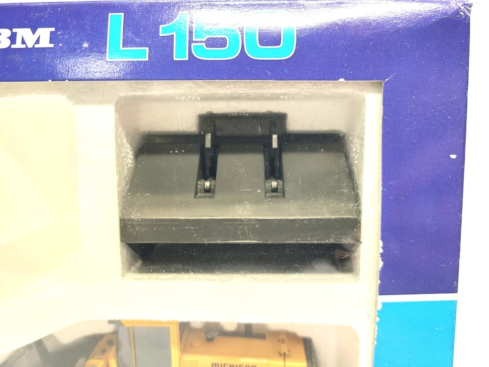 Juego de cargadoras de ruedas Volvo BM L150 con accesorios - NZG escala 1:50 modelo #359 Foto 3 de 4