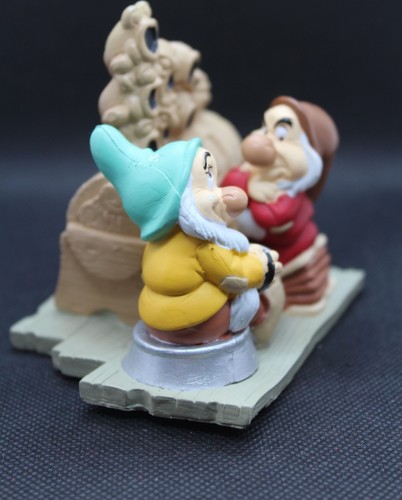 VTG Disney Classics Snow White & the Seven Dwarfs Grumpy & Bashful Figurine 3" - Picture 6 of 12