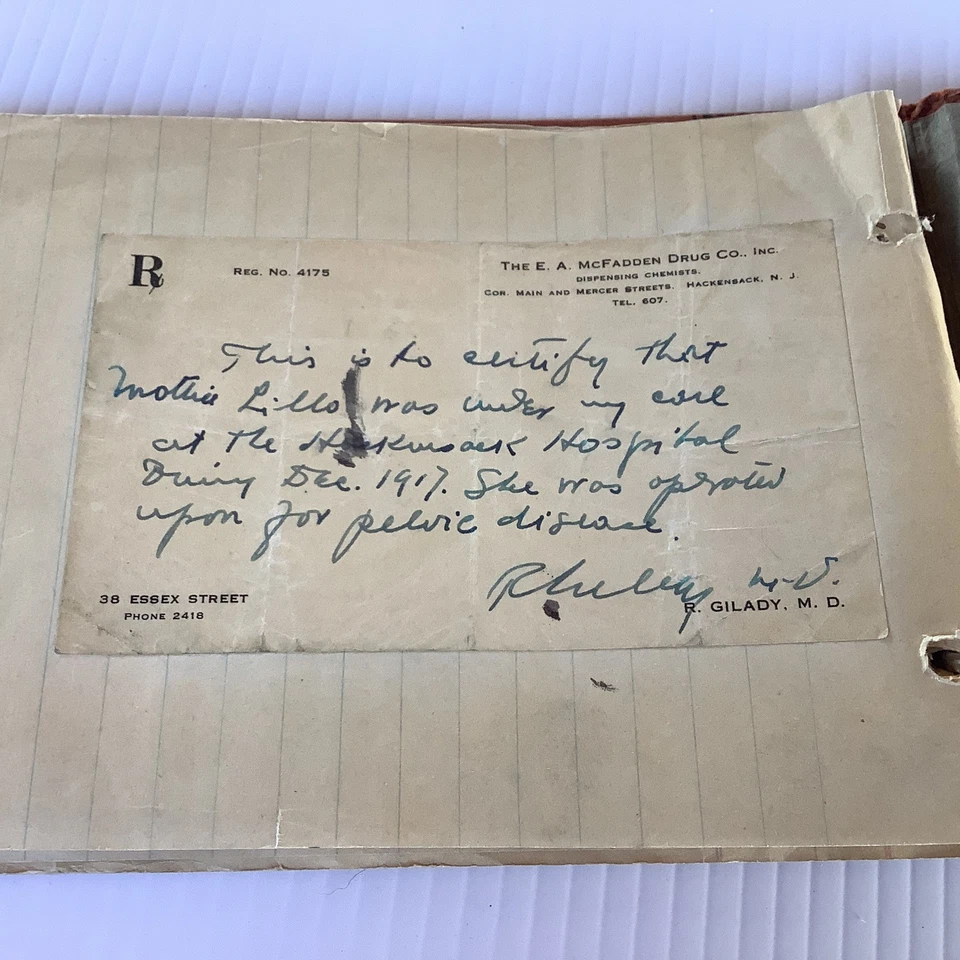 Antiguo libro mayor cuaderno de recibos de servicios médicos rendidos principios de 1900 Foto 2 de 4