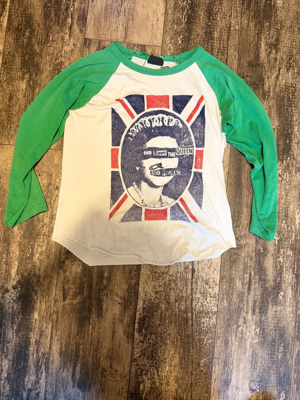 Camisa Raglán Manga 3/4 Wall of Fame Sex Pistols God Save the Queen