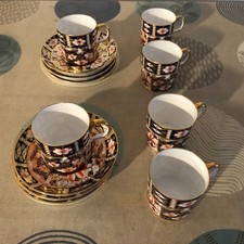 ROYAL CROWN DERBY - REALIZZATO PER TIFFANY, NYC!  SEI PICCOLE TAZZE E PIATTINI DEMITASSE!