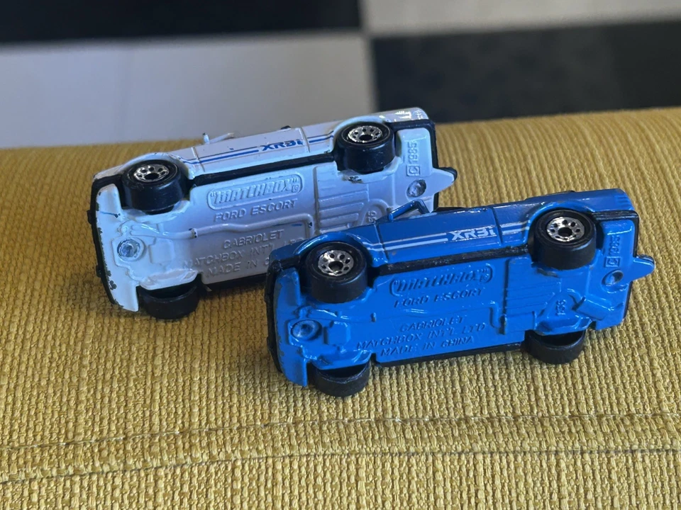 Matchbox Superfast MB17  Ford Escort XR3i Cabriolets 1985 Die cast Blue White - Image 2 of 4