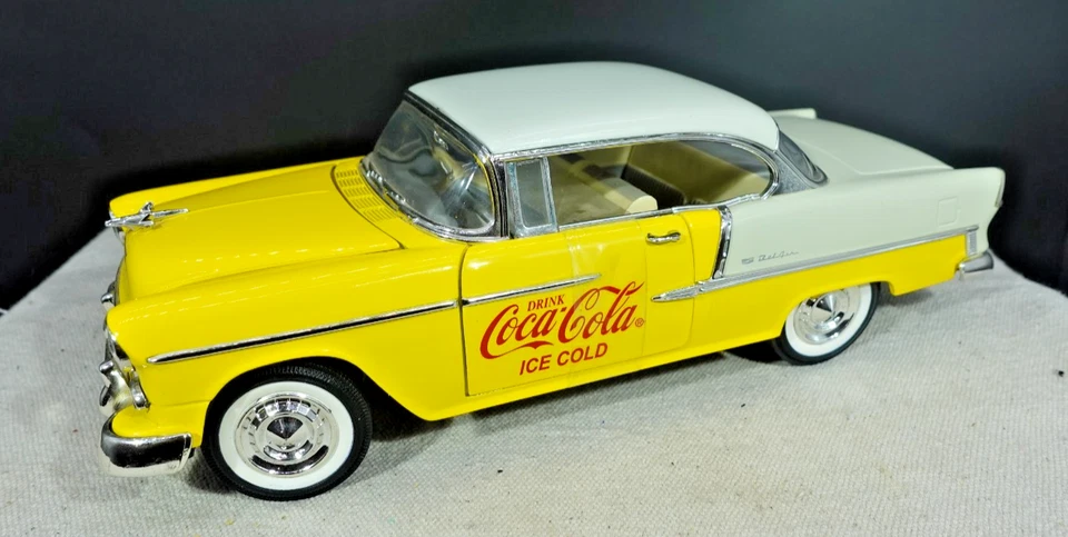 Johnny Lightning Coca Cola 1955 Chevrolet Bel Air 1/18 - Image 3 of 4