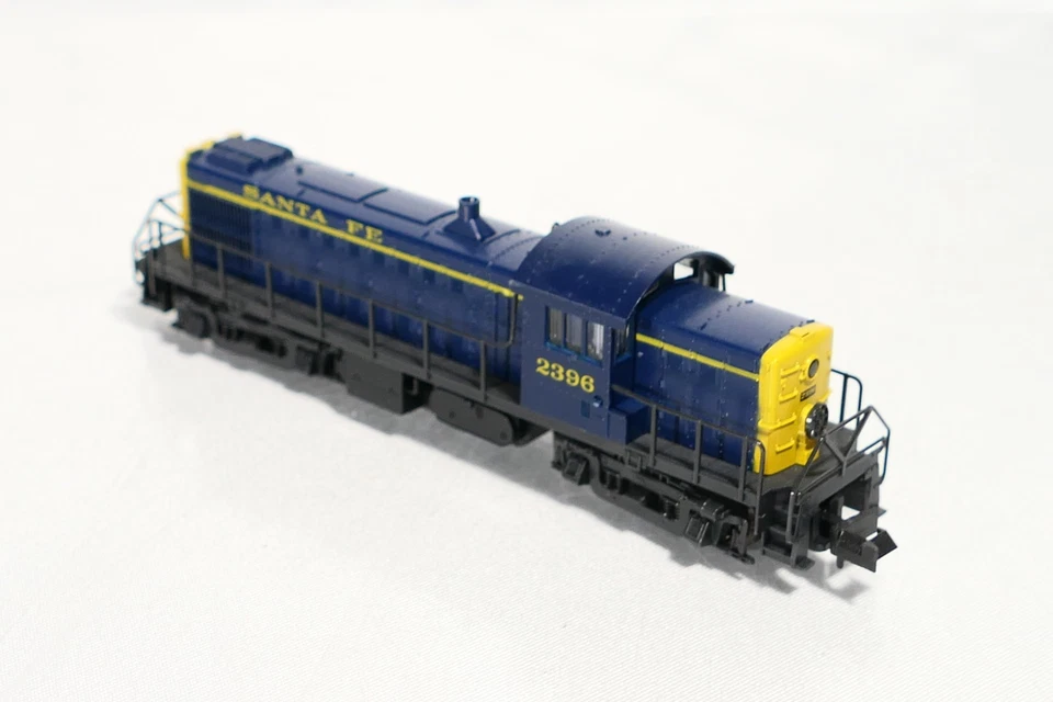 Atlas 4402 N Scale DC Diesel Locomotive Santa Fe 2396 ALCO RS-1 - Image 2 of 3