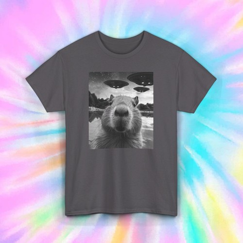 UFO Capybara T-Shirt | Lustiges Alien Tier Grafik Tee | Weltraum Humor Shirt - Bild 6 von 9