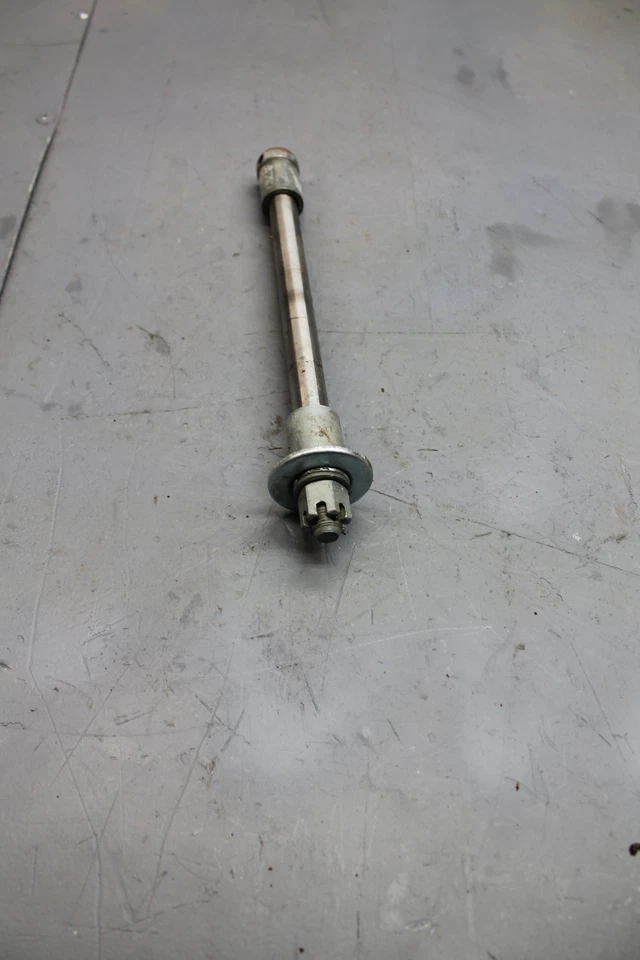 Suzuki GS300L 1982 rueda delantera eje pivote perno Foto 2 de 4