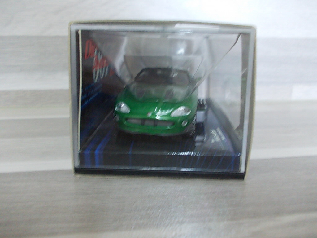 MiniChamps 1/43 - James Bond 007 - Jaguar XKR Roadster - Die