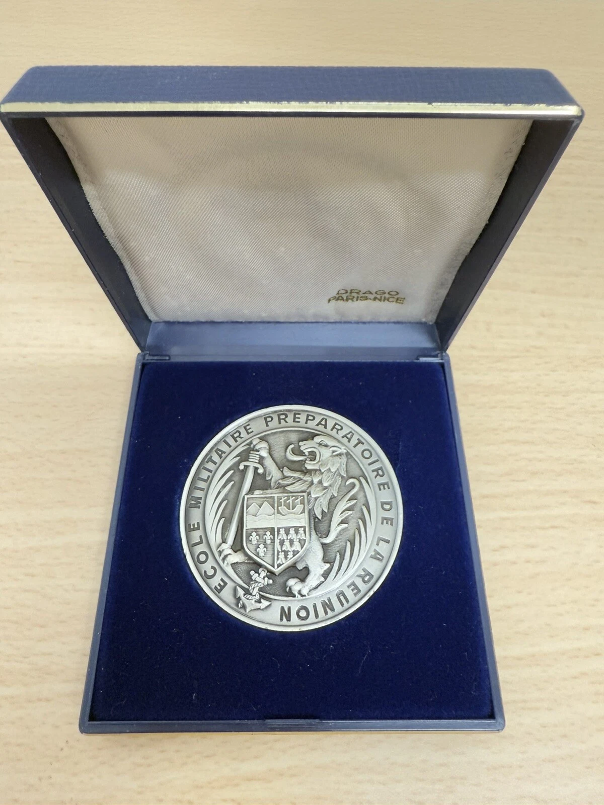 Médaille École Militaire Préparatoire De La Réunion E M P R 1978 Dans Sa Boîte