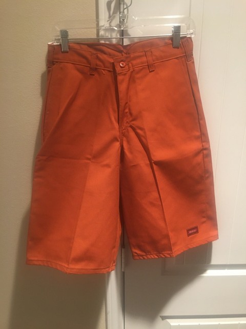 What To Wear With Burnt Orange Shorts For Men