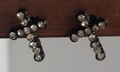 Boucles D’oreilles Clou En Acier – Perles Et Cristaux Type Zirconium – Couleur Argent – Modèle 322 – Occasion Parfait état