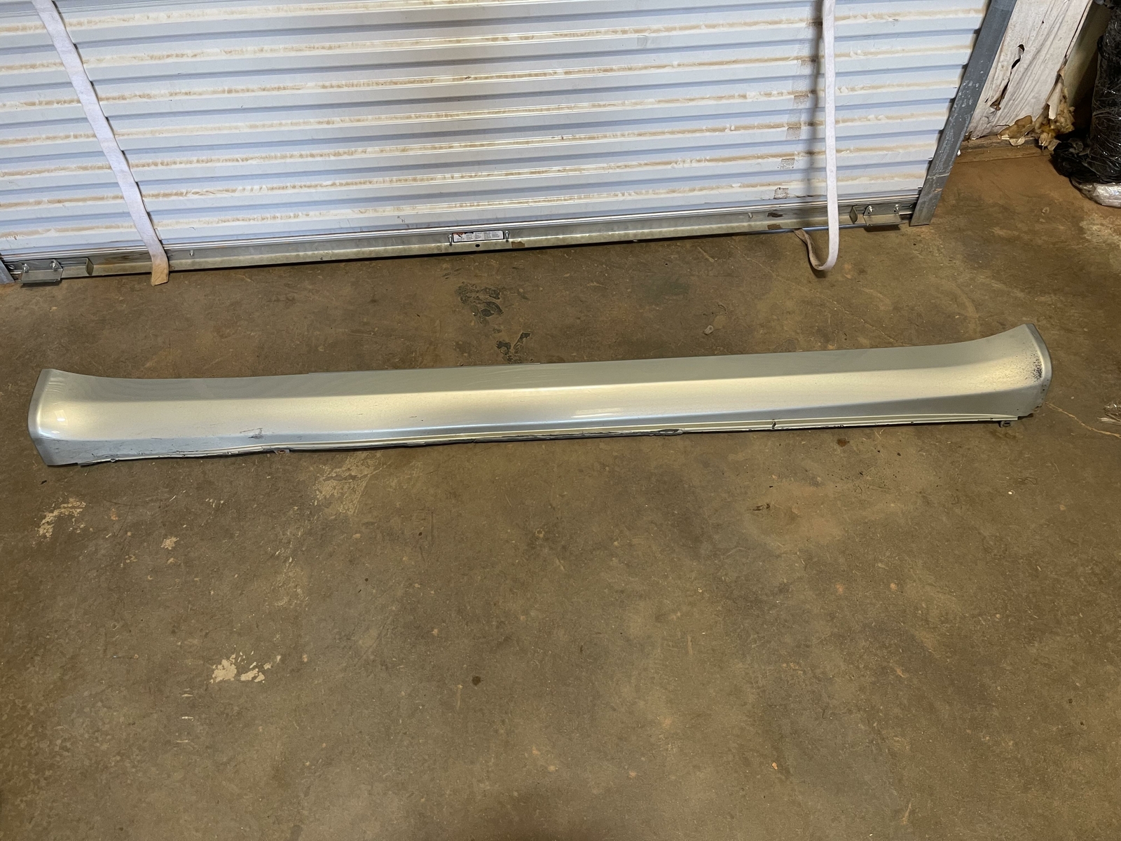 2005-2008 MASERATI QUATTROPORTE LEFT DRIVER SIDE SKIRT SCUFF ROCKER MOLDING OEM
