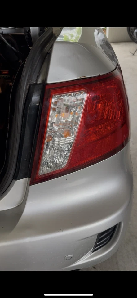 Subaru Impreza taillight 2009/14 OEM – Slight Crack – right side – No Bulbs - image 3 of 4