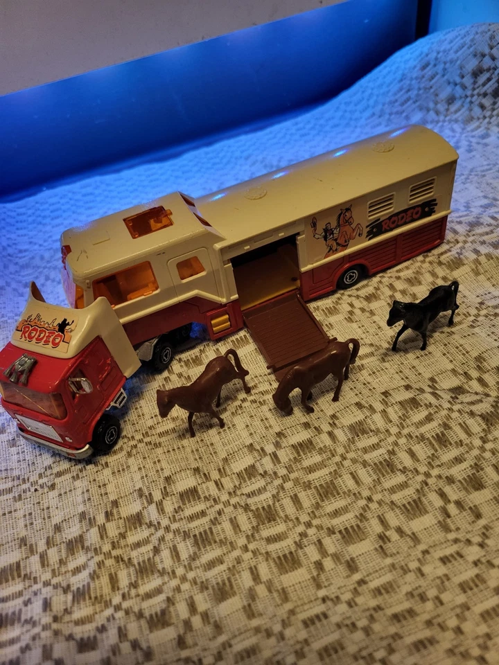 Vintage Rodeo Toy Truck Includes Toy Horses - Image 4 of 4