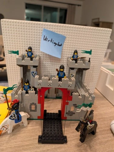 Vintage LEGO Set 6073 Knight's Castle 98% Complete w/ Instructions