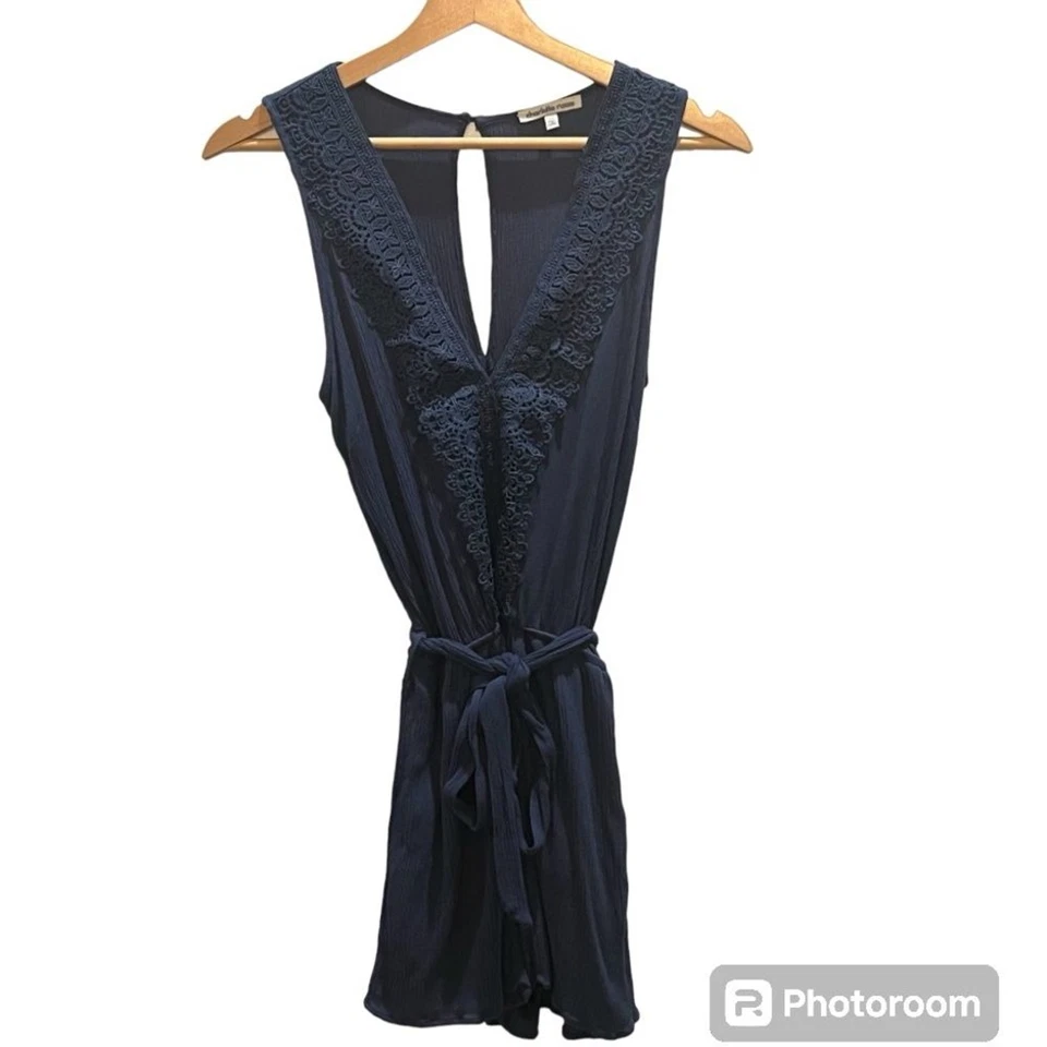 Corpiño corto cuello en V azul mameluco con comodidad elástica y detalle de encaje talla XS Foto 3 de 4