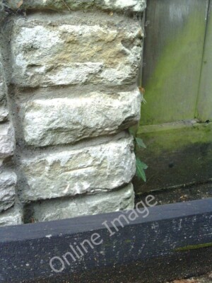 Foto 6x4 Benchmark neben redundanter Tür des St Hugh's College Oxford \/SP c2010