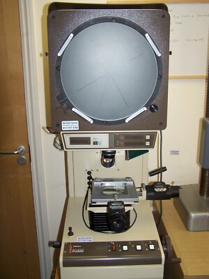 mitutoyo PJ300 Profilprojektor