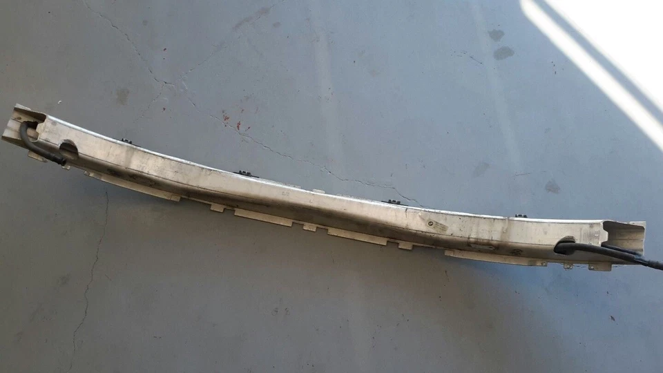 06-07 BARRA DE IMPACTO REFUERZO PARACHOQUES DELANTERO BMW 525i 525xi 530i 530xi Foto 3 de 4