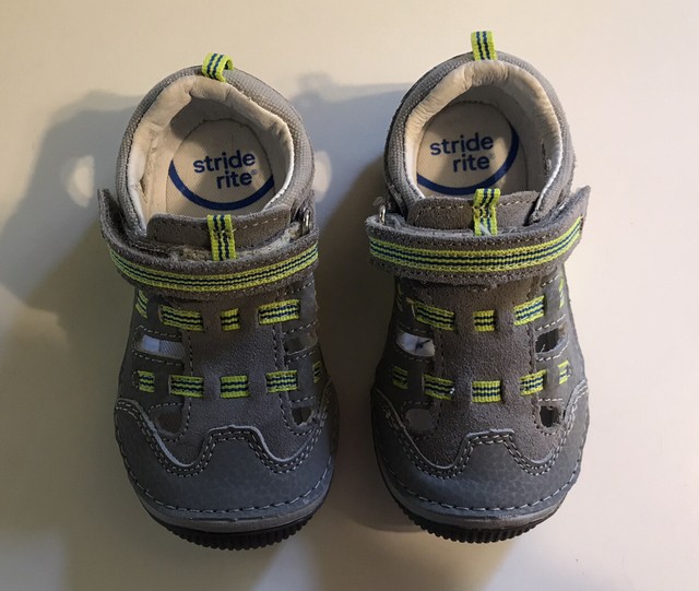 stride rite wide shoes