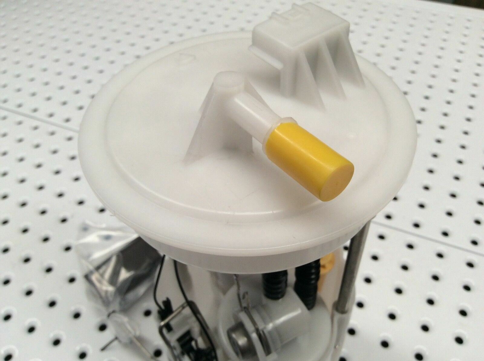 GENUINE QUALITY FUEL PUMP ASSEMBLY SUITS NISSAN PULSAR N16 ST 20012006 1.8L eBay