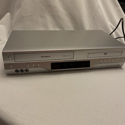 Toshiba SD-V393SU1 DVD VCR VHS Combo Player Video Powers On Untested For PARTS
