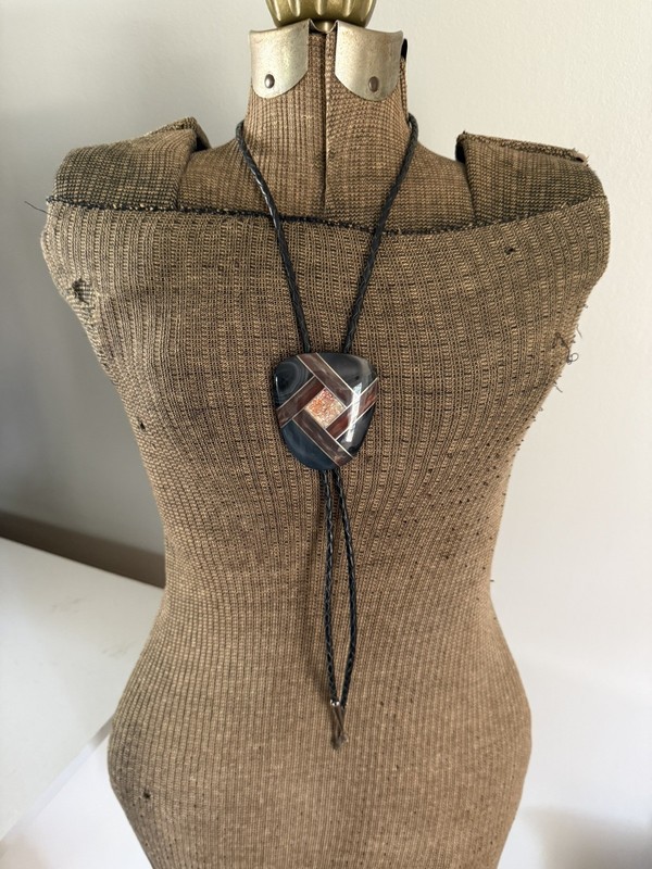 Vintage Southwestern Bolo Tie Agate bullseye  Chip Inlay Stone Tips Leather Cord