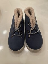 Carter s Navy Sherpa Toddler Boot Size 6. Very Good Condition.