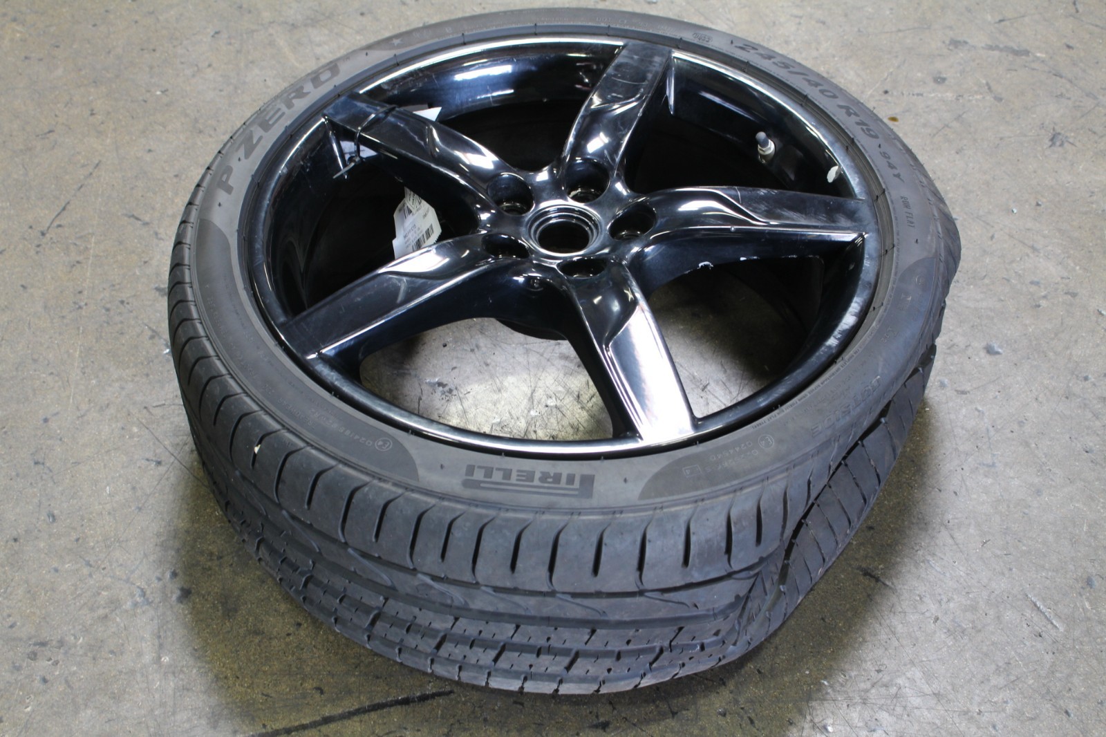 Ferrari California T, Front Wheel, Scuffed, Used, P/N 301960