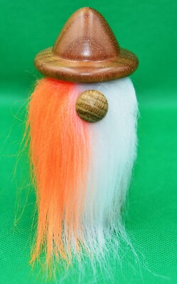 Handgefertigter süßer haariger Gonk / Wichtelschmuck aus Holz - ''Gerome''