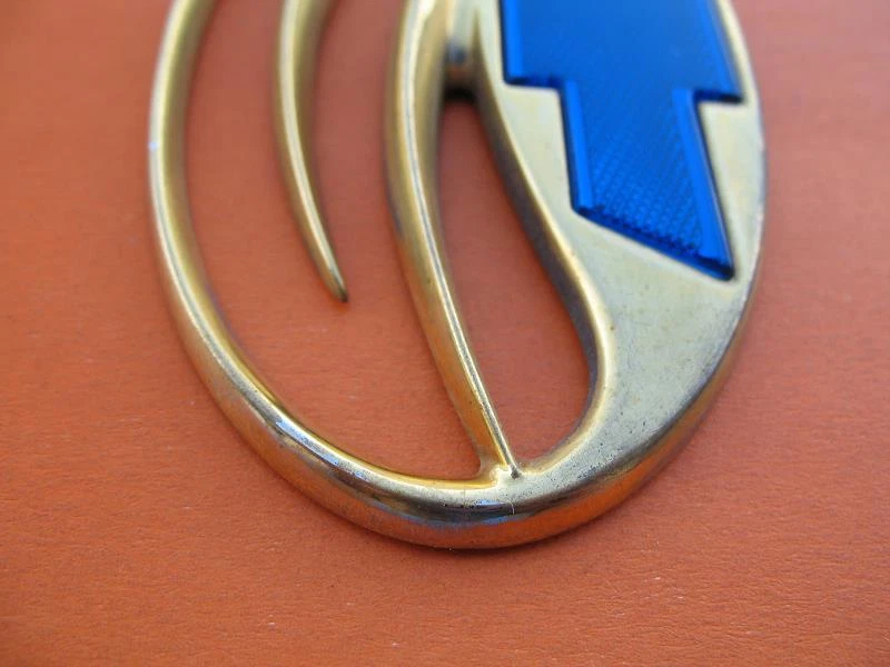 97 98 99 00 01 02 03 CHEVROLET MALIBU ЗАДНИЙ ЗОЛОТОЙ ЦЕНТР ЭМБЛЕМА ЛОГОТИП ЗНАЧОК ЗНАК - Изображение 2 из 4