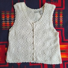 Vintage Floral Crochet White Knit Vest Size M Scalloped Cottage Granny Beachy