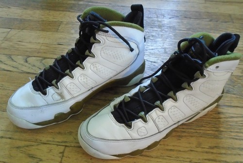 Spirit” Retro Statue Sneaker Size 