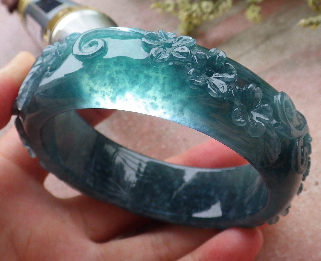 翡翠　ジェイド　バングル　薄いブルー　62 Certified Icy Blue Water A JADE Jadeite Flower Bangle