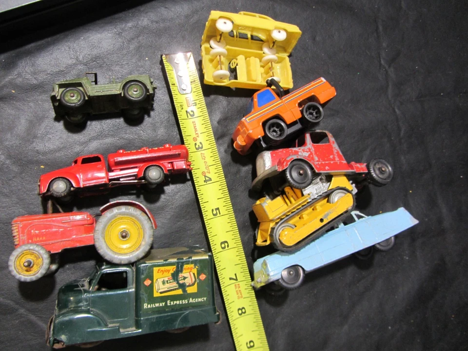 Tractor de colección con Railway Express Agency Mobilgas Senko Austin Champ Tootsie Foto 2 de 4