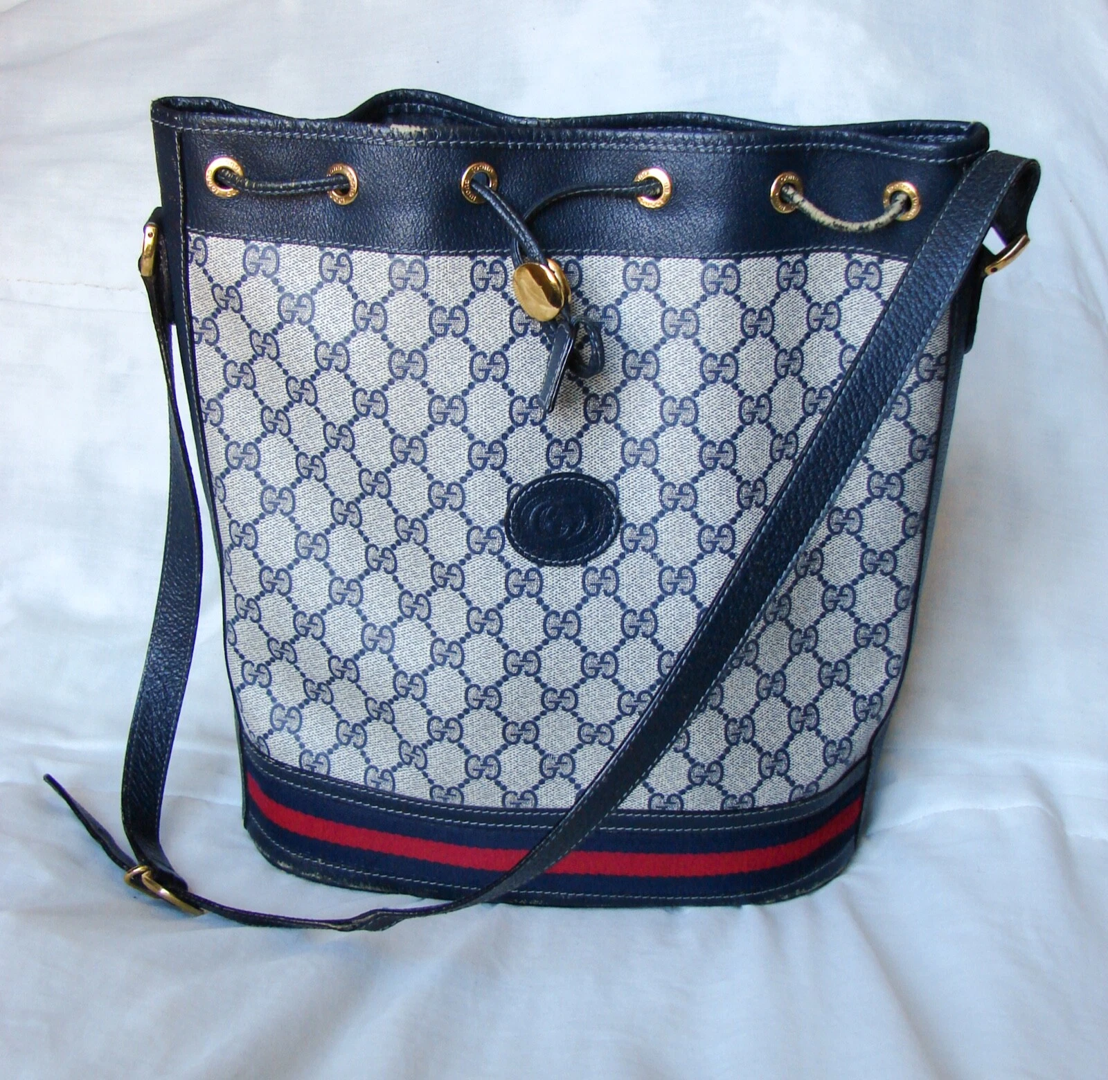 Grand sac à bandoulière seau en toile Gucci vintage GG Supreme Ophidia bleu marine/rouge