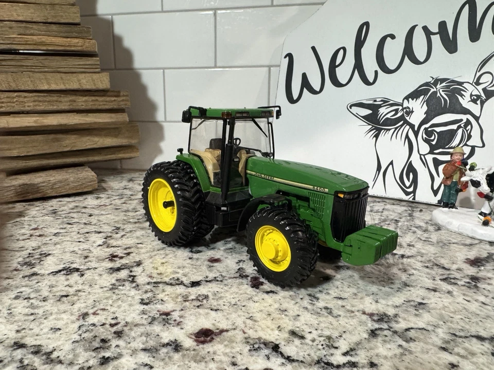1/32 John Deere 8400 Tractor #8 Precision Classics 1995 New In Box. - Image 2 of 4