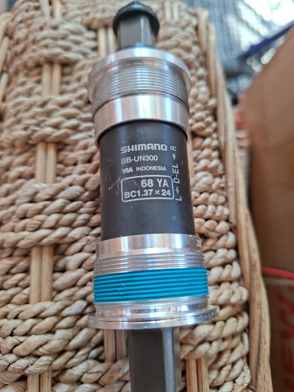 Shimano BB-UN300 Bottom bracket Square Taper Unused Road Bike Tourer