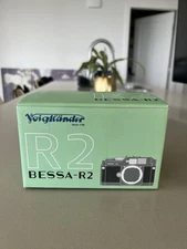 Super Mint Voigtlander Bessa R2 Rangefinder 35mm Film Camera Olive Green