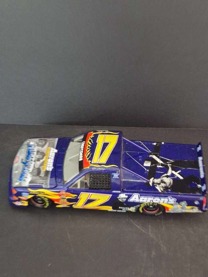 1:24 Die Cast Racing Trk 3 Stooges 75th #17 Darrell Waltrip - Caja Original Foto 3 de 4